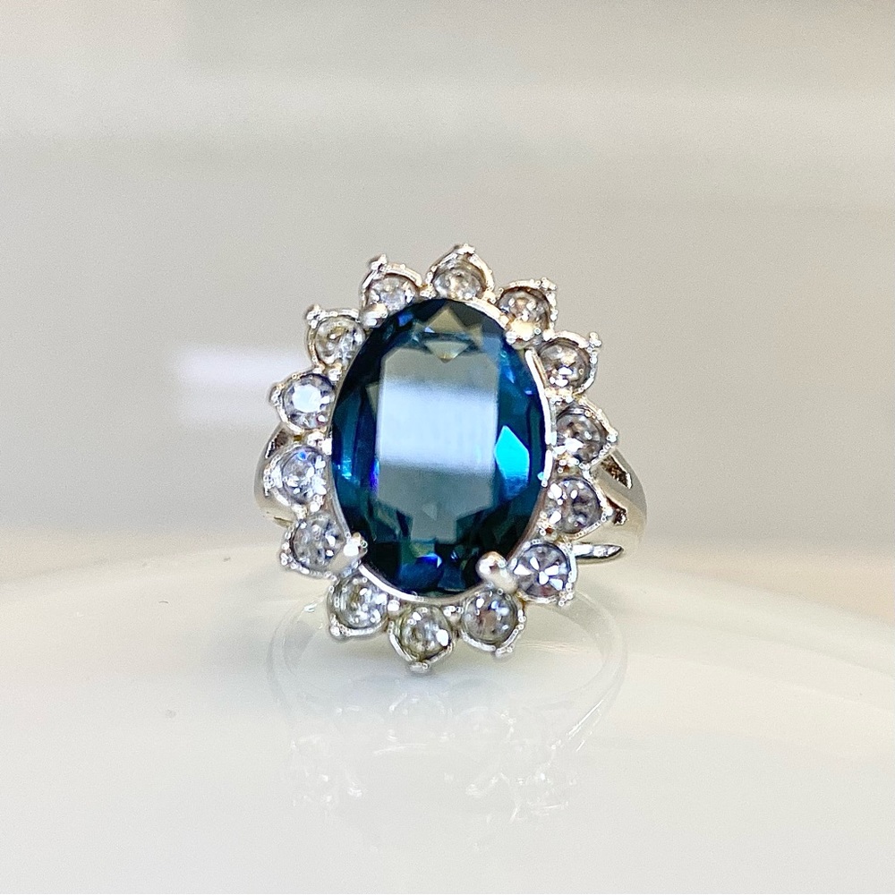 Avon Princess Diana blue sapphire engagement ring